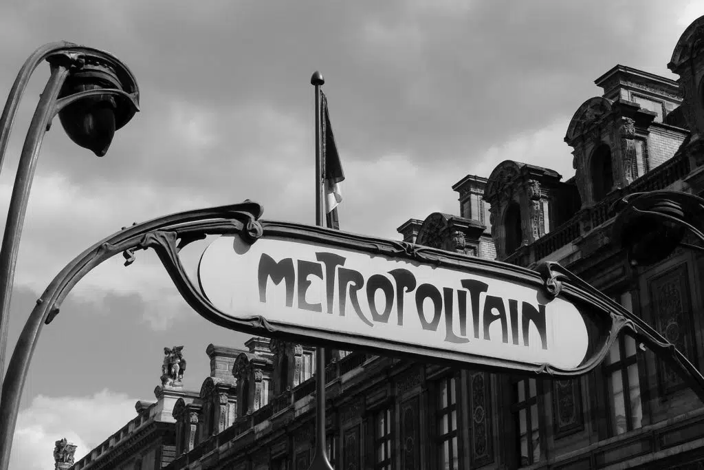 trouver une nounou à paris  : photo d'une plaque Metrotoutain 
