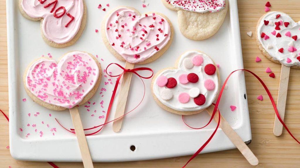 Children's cooking workshop for Valentine's Day: Cookies in the shape of hearts and decorated with small hearts and other ornaments 