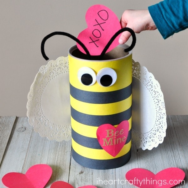 Bee mine DIY for kids: bee-shaped cylinder for little love notes