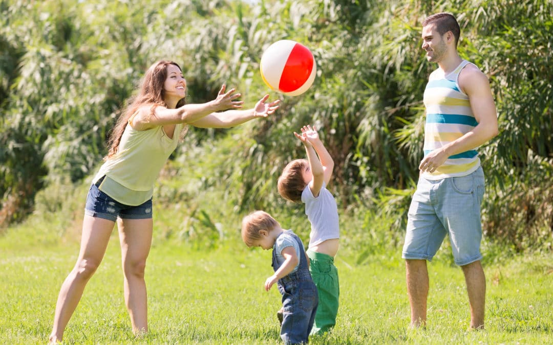 Enfants en vacances : comment les faire garder pendant l’été ?