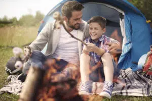 Activities for children: campfire, a father with his son