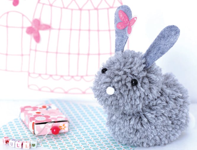 Here is a rabbit in pompon 