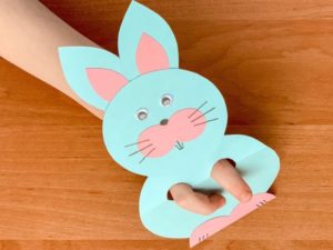 Easter crafts: a bunny who goes shoeing